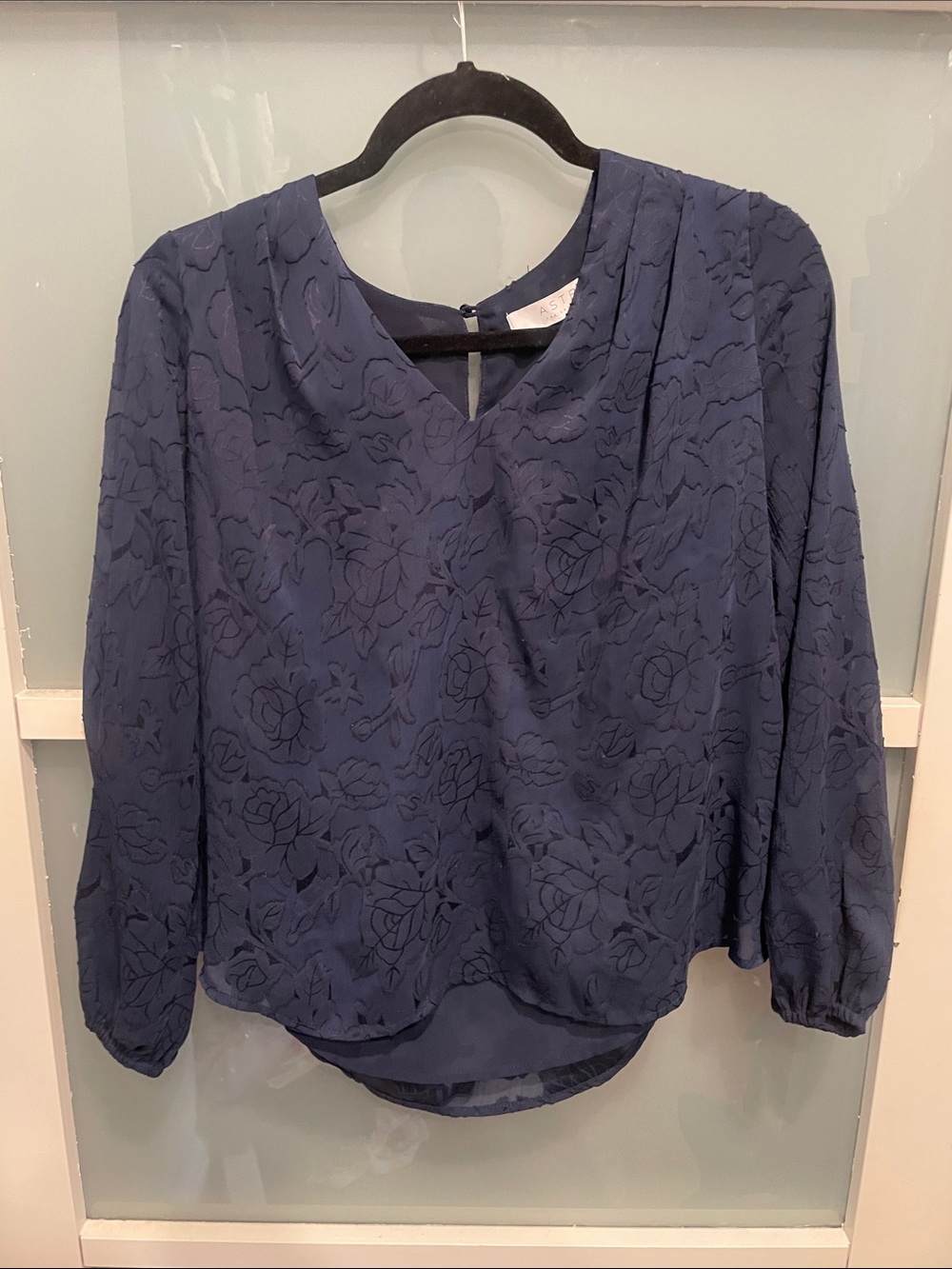 Stitch Fix ASTR Navy Floral Jacquard Long-Sleeve Blouse, EUC, XS
